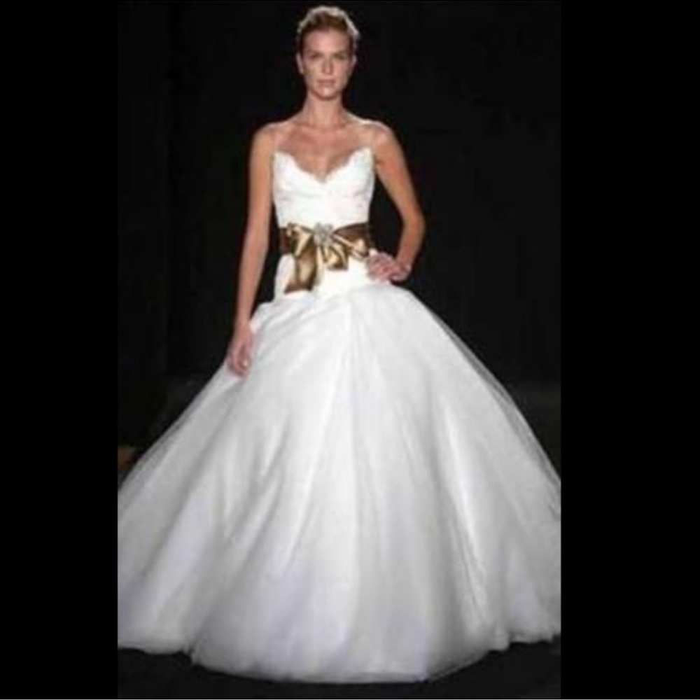 Monique Lhuillier bridal runway dress Swan Lake
